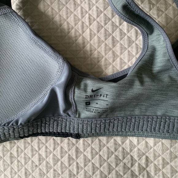 Nike Dri-Fit high support padded zip-front sports bra - Picture 2 of 4